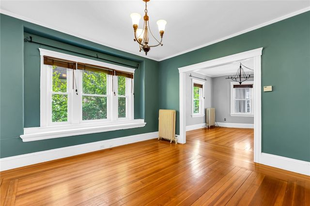 1058 Narragansett Boulevard, Cranston, RI 02905