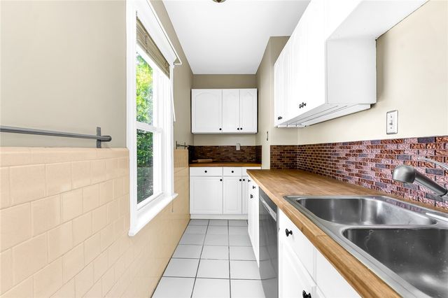 1058 Narragansett Boulevard, Cranston, RI 02905