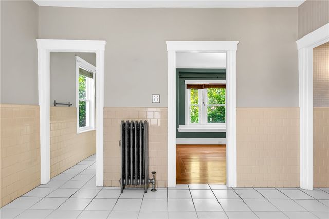 1058 Narragansett Boulevard, Cranston, RI 02905