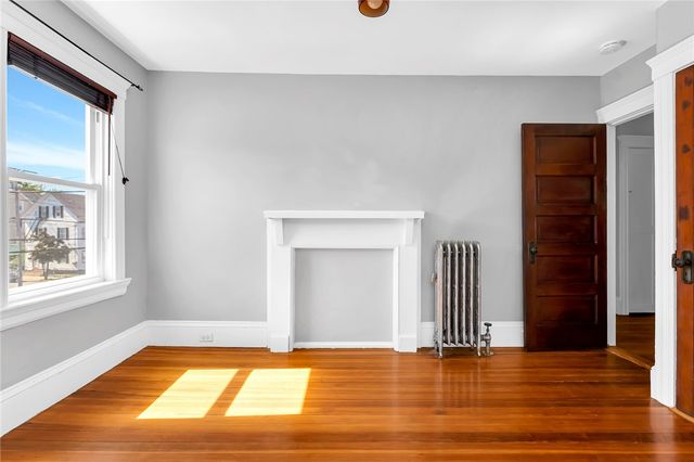 1058 Narragansett Boulevard, Cranston, RI 02905