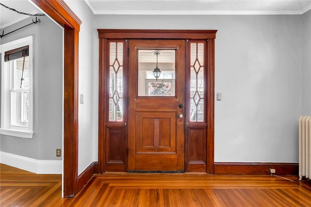 1058 Narragansett Boulevard, Cranston, RI 02905