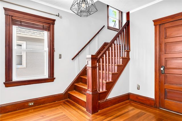 1058 Narragansett Boulevard, Cranston, RI 02905