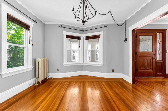 1058 Narragansett Boulevard, Cranston, RI 02905