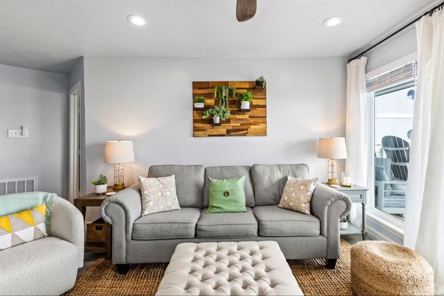 7600 Seawall Boulevard 208, Galveston, TX 77551