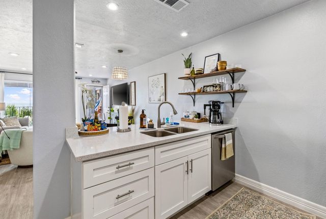 7600 Seawall Boulevard 208, Galveston, TX 77551