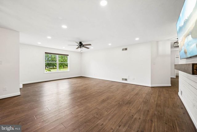 2165 HARNEY RD, Littlestown, PA 17340