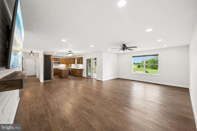 2165 HARNEY RD, Littlestown, PA 17340