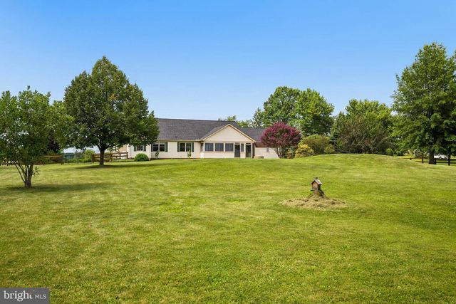 2165 HARNEY RD, Littlestown, PA 17340