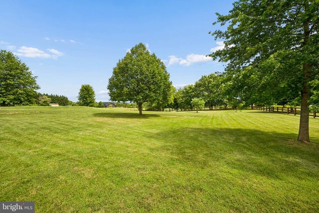 2165 HARNEY RD, Littlestown, PA 17340