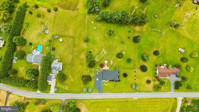 2165 HARNEY RD, Littlestown, PA 17340