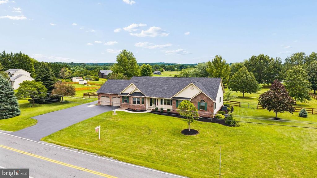 2165 HARNEY RD, Littlestown, PA 17340