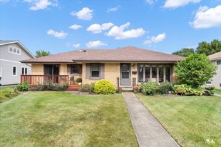 1420 E Green Lane, Mount Prospect, IL 60056