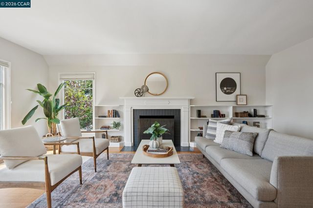 5430 Proctor Ave, Oakland, CA 94618