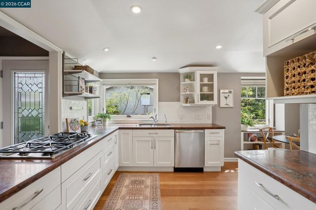 5430 Proctor Ave, Oakland, CA 94618