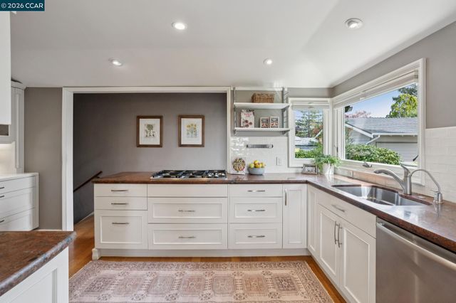 5430 Proctor Ave, Oakland, CA 94618