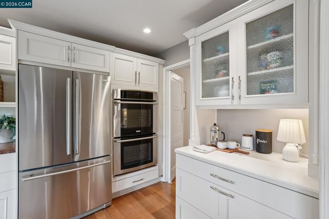 5430 Proctor Ave, Oakland, CA 94618