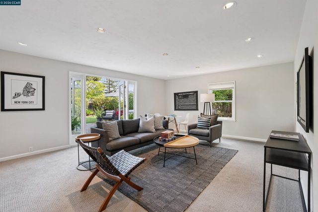 5430 Proctor Ave, Oakland, CA 94618