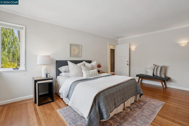 5430 Proctor Ave, Oakland, CA 94618