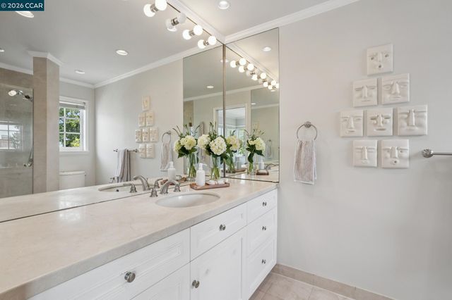 5430 Proctor Ave, Oakland, CA 94618