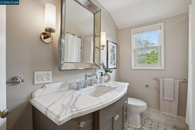 5430 Proctor Ave, Oakland, CA 94618