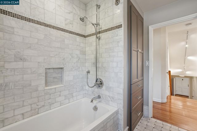 5430 Proctor Ave, Oakland, CA 94618