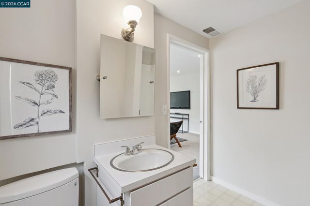 5430 Proctor Ave, Oakland, CA 94618