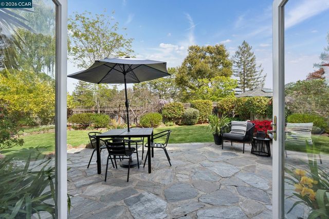 5430 Proctor Ave, Oakland, CA 94618