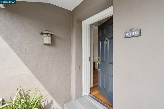 5430 Proctor Ave, Oakland, CA 94618