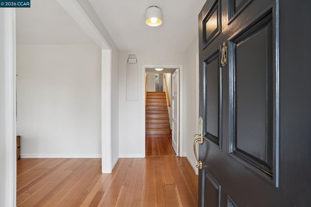 5430 Proctor Ave, Oakland, CA 94618