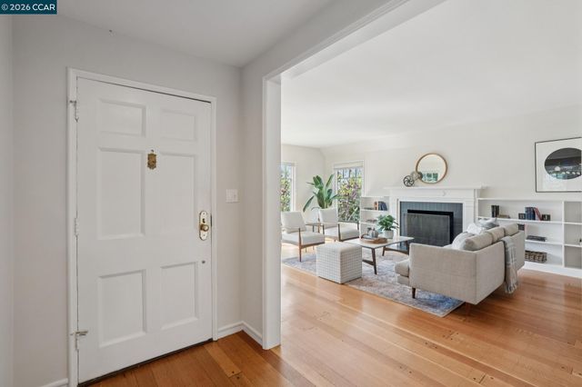 5430 Proctor Ave, Oakland, CA 94618