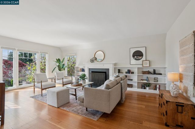 5430 Proctor Ave, Oakland, CA 94618