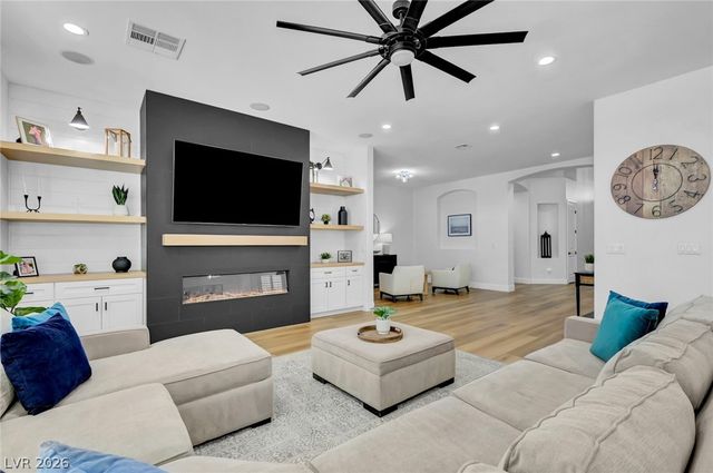 9155 Cimarron River Court, Las Vegas, NV 89149
