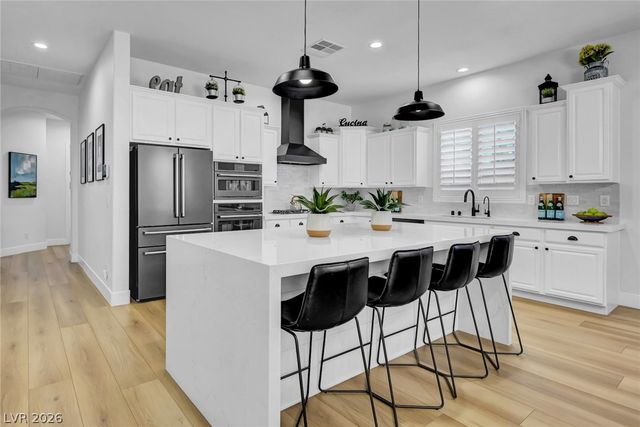 9155 Cimarron River Court, Las Vegas, NV 89149
