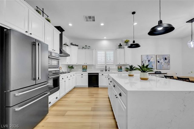 9155 Cimarron River Court, Las Vegas, NV 89149