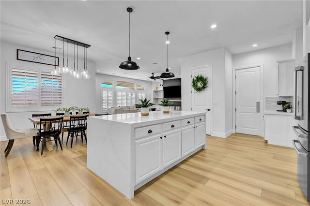 9155 Cimarron River Court, Las Vegas, NV 89149
