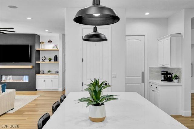 9155 Cimarron River Court, Las Vegas, NV 89149