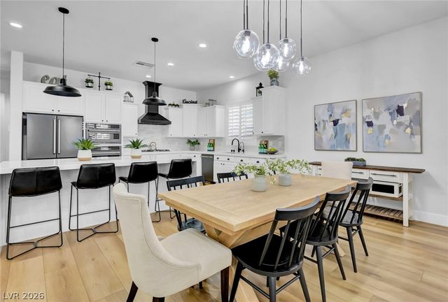 9155 Cimarron River Court, Las Vegas, NV 89149
