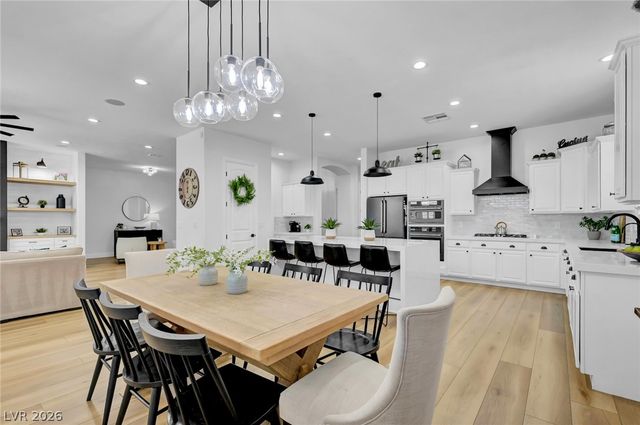 9155 Cimarron River Court, Las Vegas, NV 89149