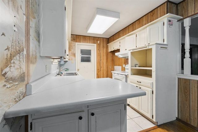 968 NW 5th Street, Moore, OK 73160