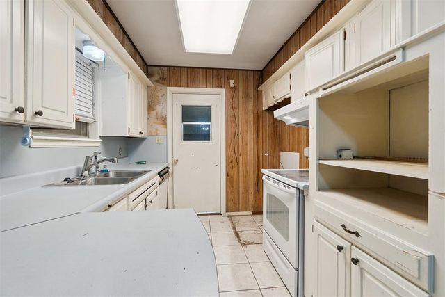 968 NW 5th Street, Moore, OK 73160