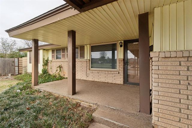 968 NW 5th Street, Moore, OK 73160