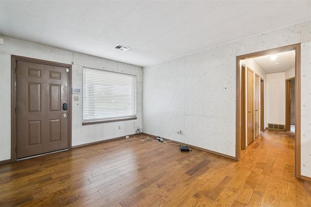 968 NW 5th Street, Moore, OK 73160