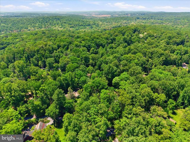 7 CONEWAGO HILLS RD, Mt Gretna, PA 17064