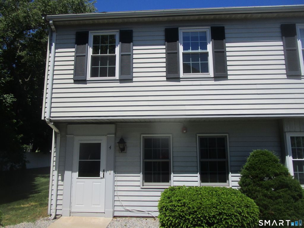 4 Founders Village 4, Clinton, CT 06413