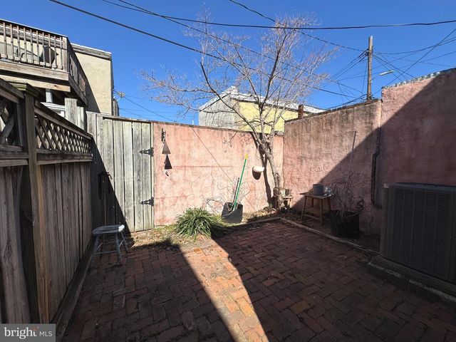 2008 E LOMBARD ST, Baltimore, MD 21231