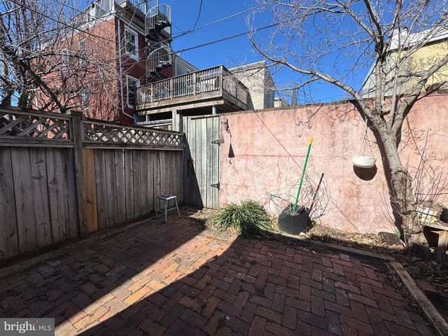 2008 E LOMBARD ST, Baltimore, MD 21231