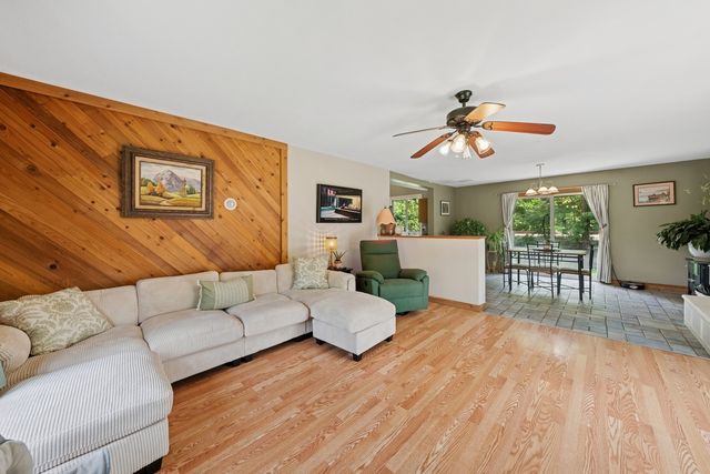 34 N Adams Street, Oswego, IL 60543