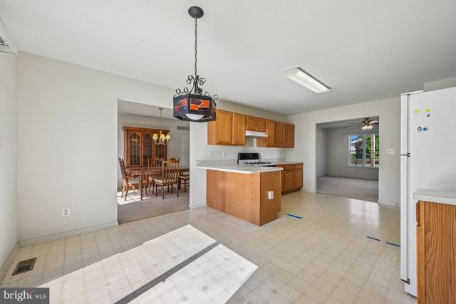 64 PETERS LN, Blackwood, NJ 08012