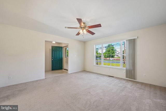 64 PETERS LN, Blackwood, NJ 08012