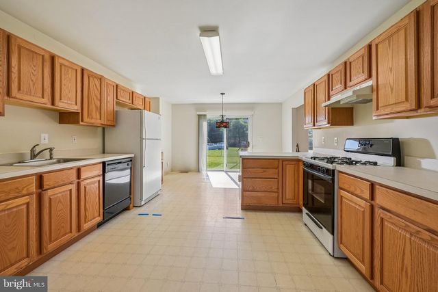 64 PETERS LN, Blackwood, NJ 08012
